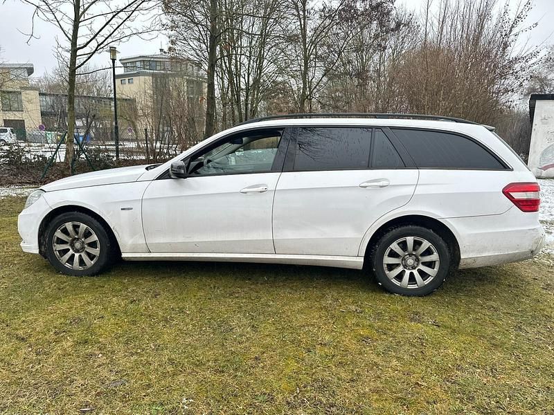 Gebraucht Mercedes E200 136 PS (100 kW) 2011 Weiß Kombi