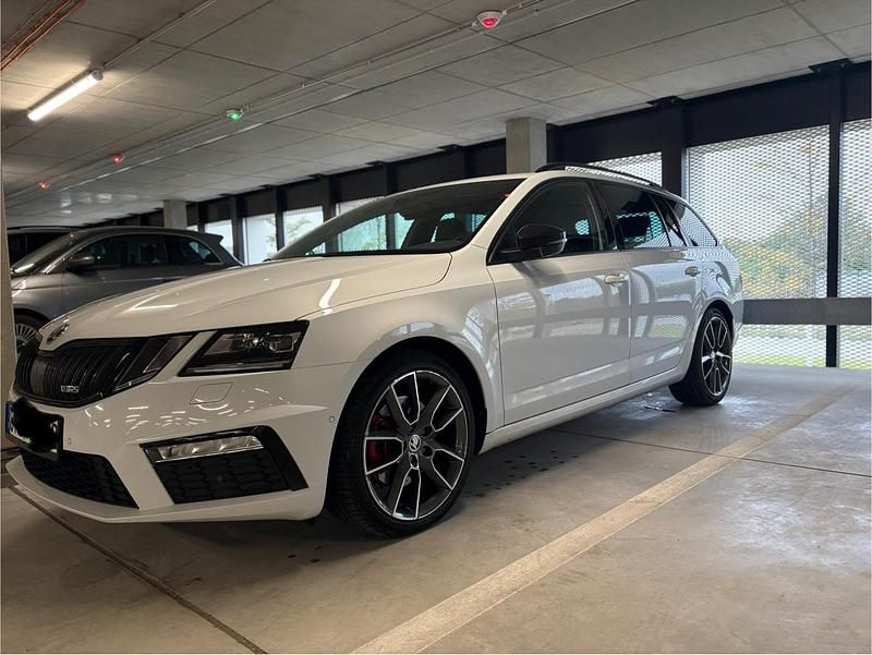 Weiß Gebraucht 2018 Skoda Octavia RS Kombi | 16.500 € (Fairer Preis) - Bild 1/4