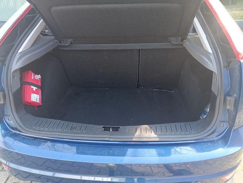 Second-hand Ford Focus Style 101 CP (74 kW) 2009 Albastru Berlinǎ