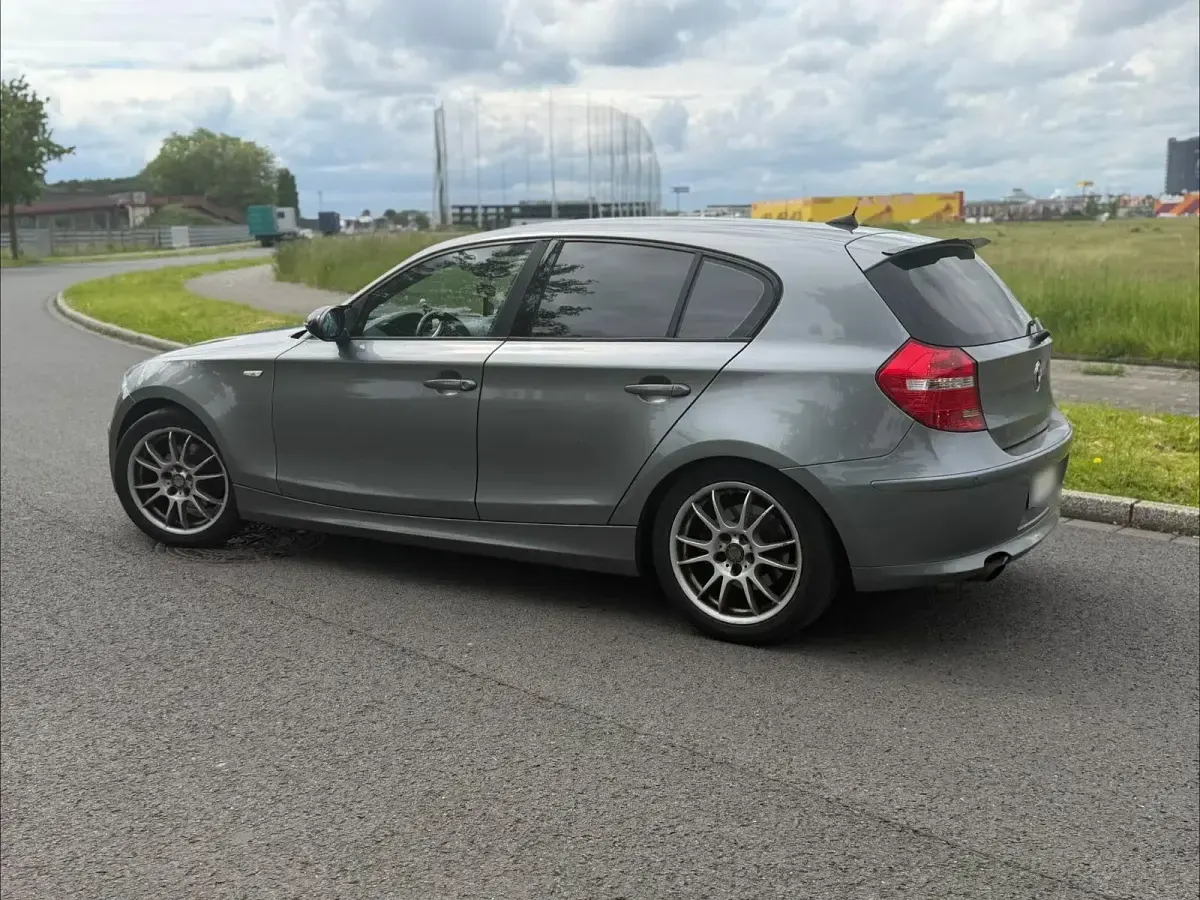 Gebraucht BMW 118 143 PS (105 kW) 2009 Grau Kleinwagen