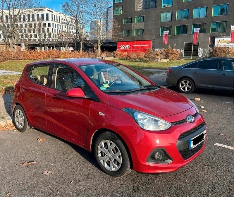 Gebraucht Hyundai i10 Trend 67 PS (49 kW) 2014 Rot Kleinwagen