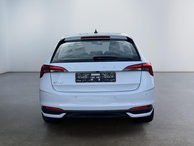 Neu Skoda Scala Selection 116 PS (85 kW) 2025 Moonweis metallic Kleinwagen