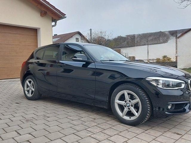 Schwarz Gebraucht 2018 BMW 118 Advantage Kleinwagen | 14.900 € (Superpreis) - Bild 1/4