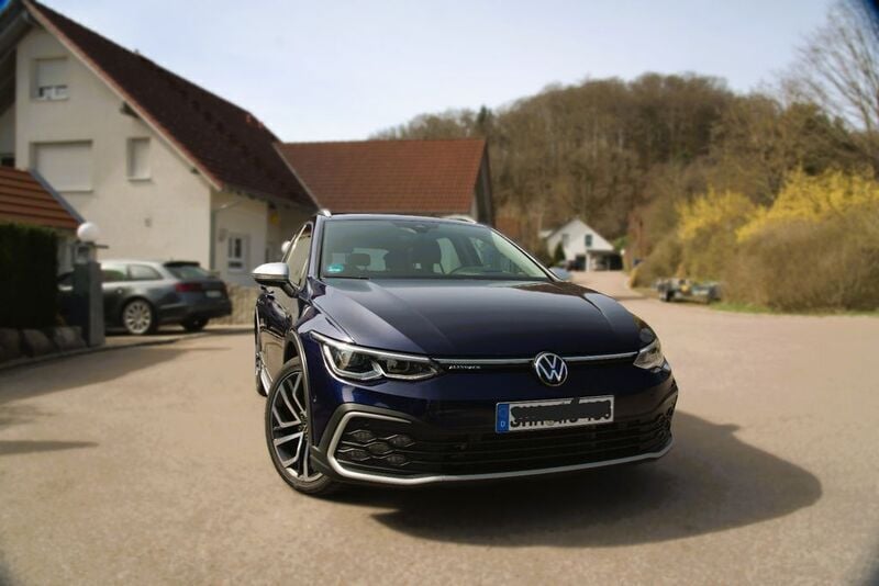 Blau Gebraucht 2021 VW Golf Alltrack Kombi | 24.499 € (Superpreis) - Bild 1/4