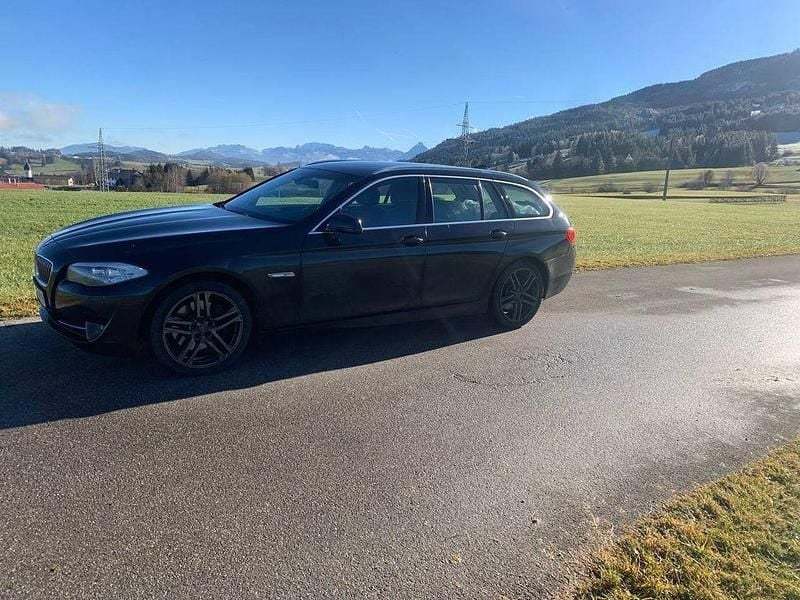 Schwarz Gebraucht 2011 BMW 525 Kombi | 5.900 € (Guter Preis) - Bild 1/4