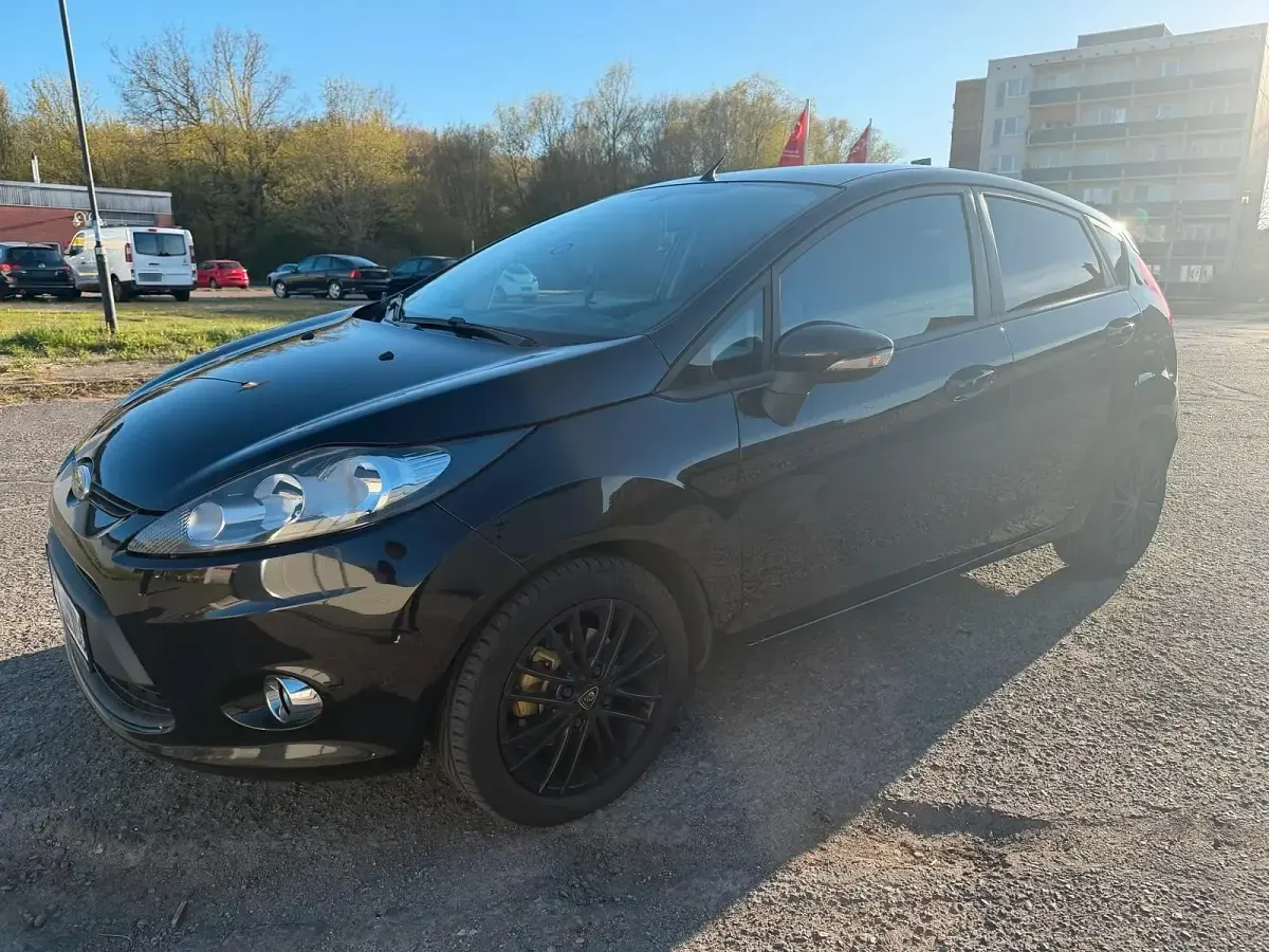 Second-hand Ford Fiesta 95 CP (69 kW) 2011 Negru Berlinǎ