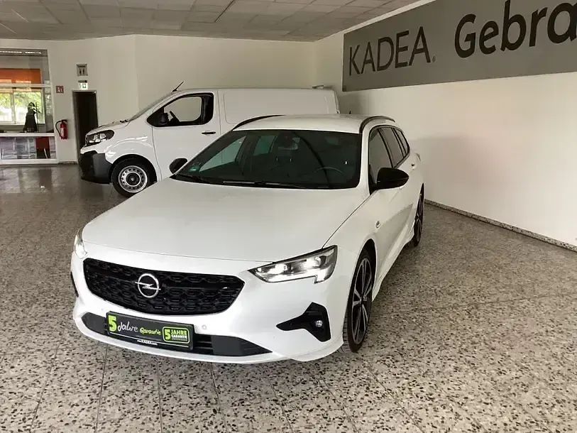Gebraucht Opel Insignia Ultimate 174 PS (127 kW) 2023 Jade weiss/arktis weiss Kombi