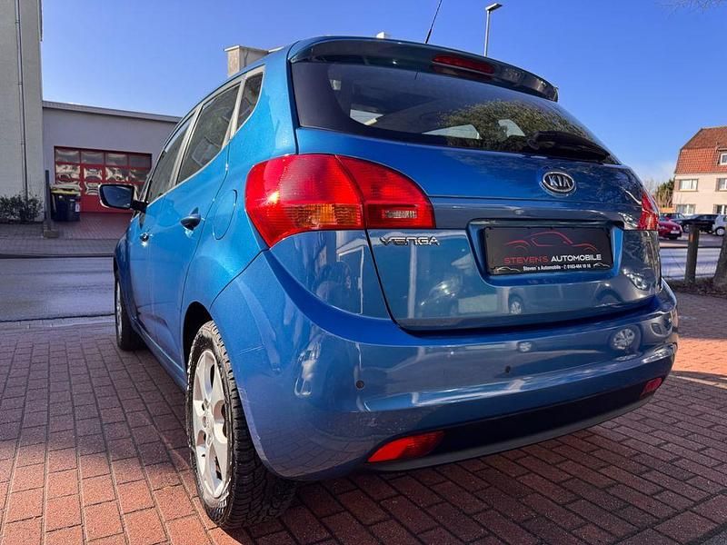 Gebraucht Kia Venga 90 PS (66 kW) 2011 Blau Kleinwagen