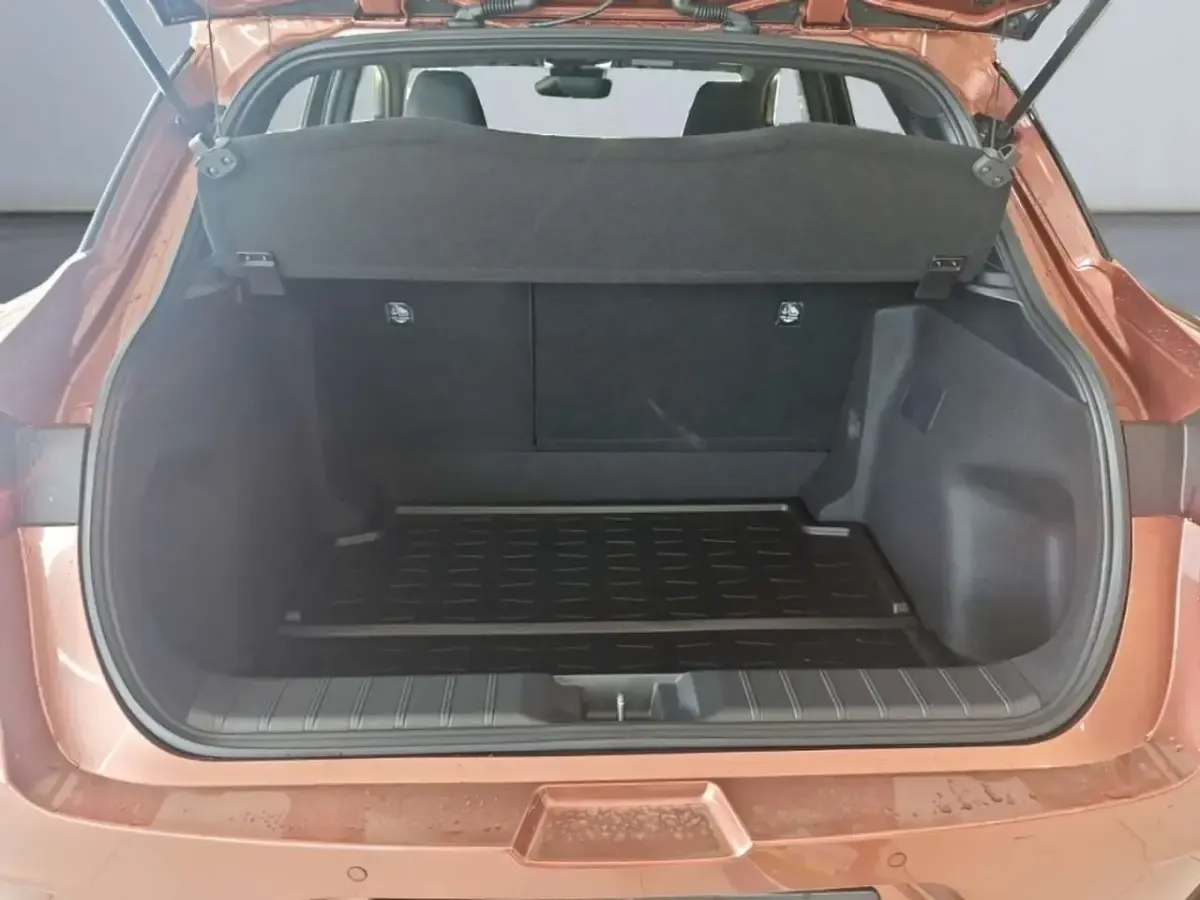 Neu Lexus LBX 136 PS (100 kW) 2026 Kupferrot SUV