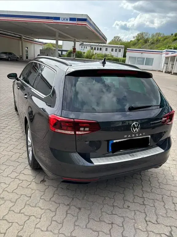 Gebraucht VW Passat 150 PS (110 kW) 2021 Grau Kombi