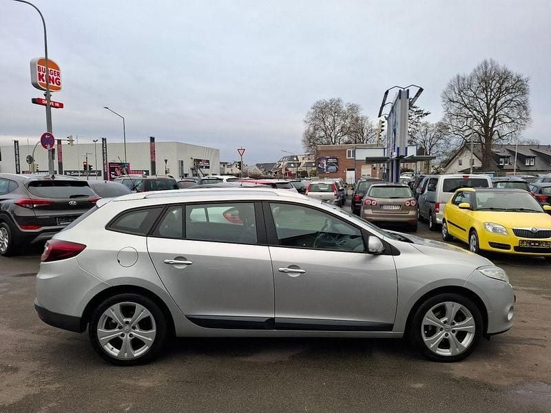 Gebraucht Renault Mégane III Expression 106 PS (77 kW) 2012 Silber Limousine