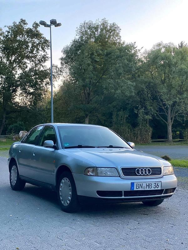 Silber Gebraucht 1997 Audi A4 Limousine | 2.999 € (Etwas zu teuer) - Bild 1/4