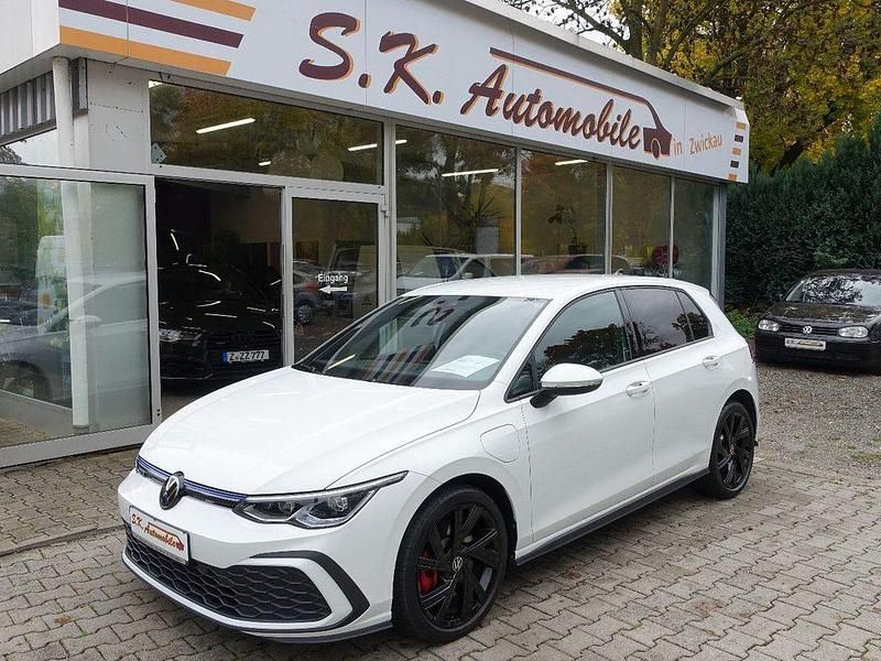 Weiß Gebraucht 2022 VW Golf VIII GTE Limousine | 23.900 € (Guter Preis) - Bild 1/4