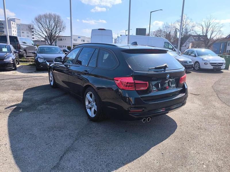 Gebraucht BMW 320 Advantage 184 PS (135 kW) 2019 Black sapphire metallic Kombi