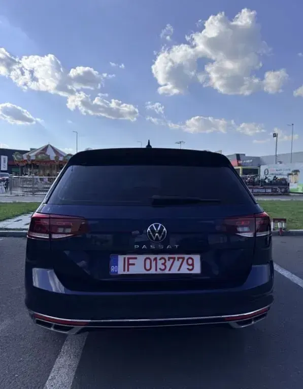 Gebraucht VW Passat R-line 150 PS (110 kW) 2023 Grün Kombi