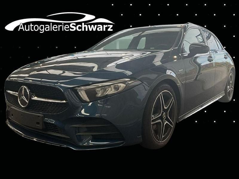 Blau Gebraucht 2020 Mercedes A180 AMG Limousine | 23.980 € (Superpreis) - Bild 1/4