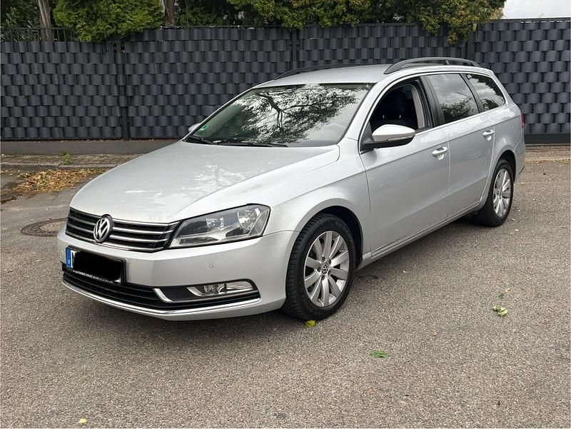 Silber Gebraucht 2014 VW Passat Kombi | 6.450 € (Superpreis) - Bild 1/4