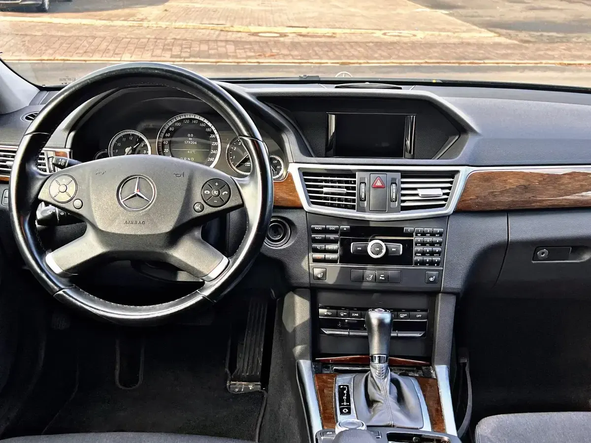 Second-hand Mercedes E200 184 CP (135 kW) 2010 Negru Break