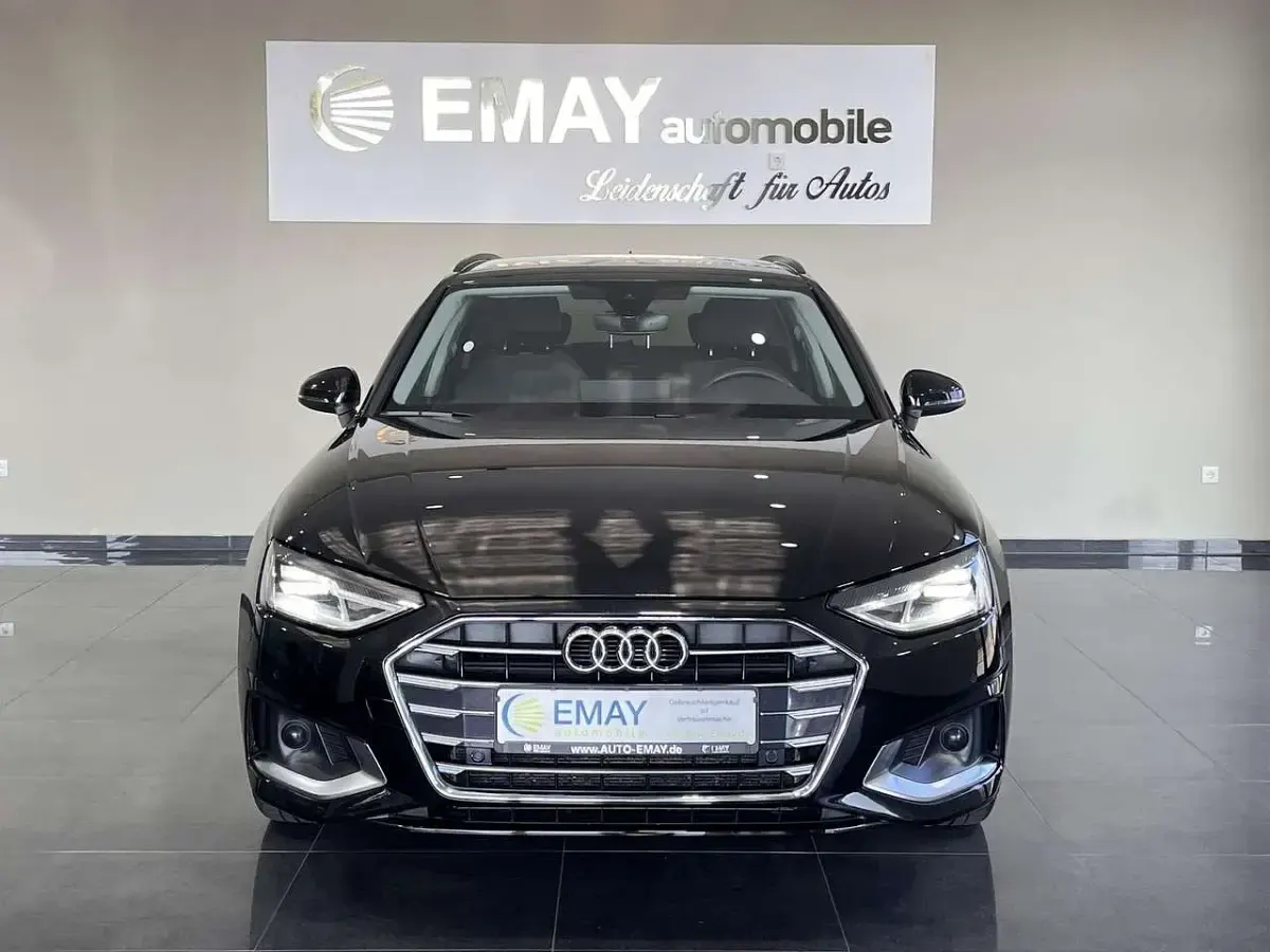 Gebraucht Audi A4 Advanced 163 PS (119 kW) 2022 Mythosschwarz metallic Kombi