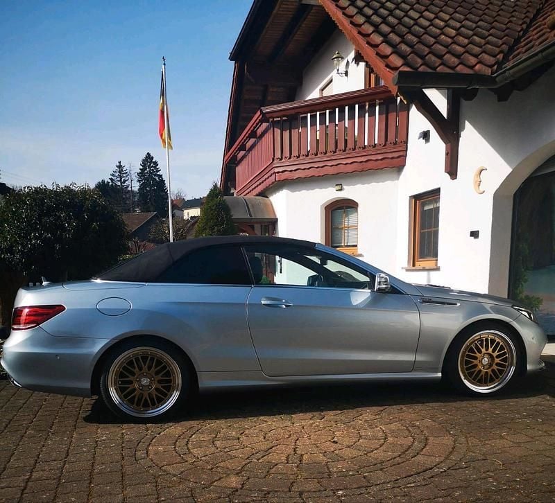 Gebraucht Mercedes E220 AMG 170 PS (125 kW) 2017 Grau Cabrio