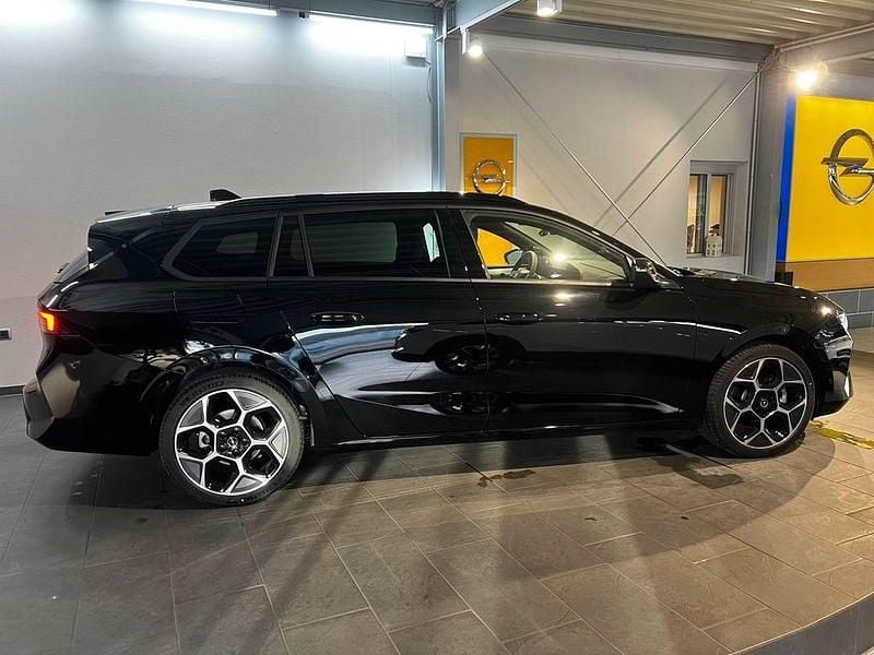 Neu Opel Astra Ultimate 131 PS (96 kW) 2026 Schwarz Kombi