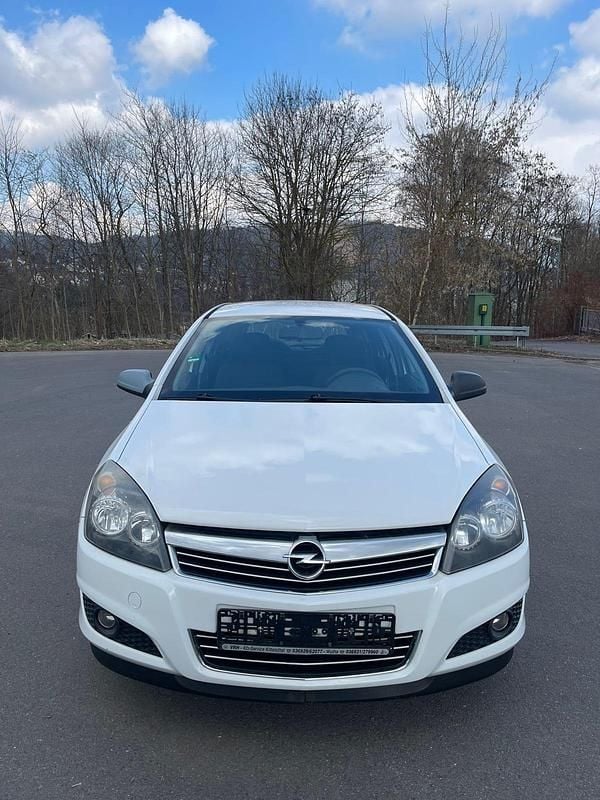 Gebraucht Opel Astra 90 PS (66 kW) 2010 Weiß Kombi