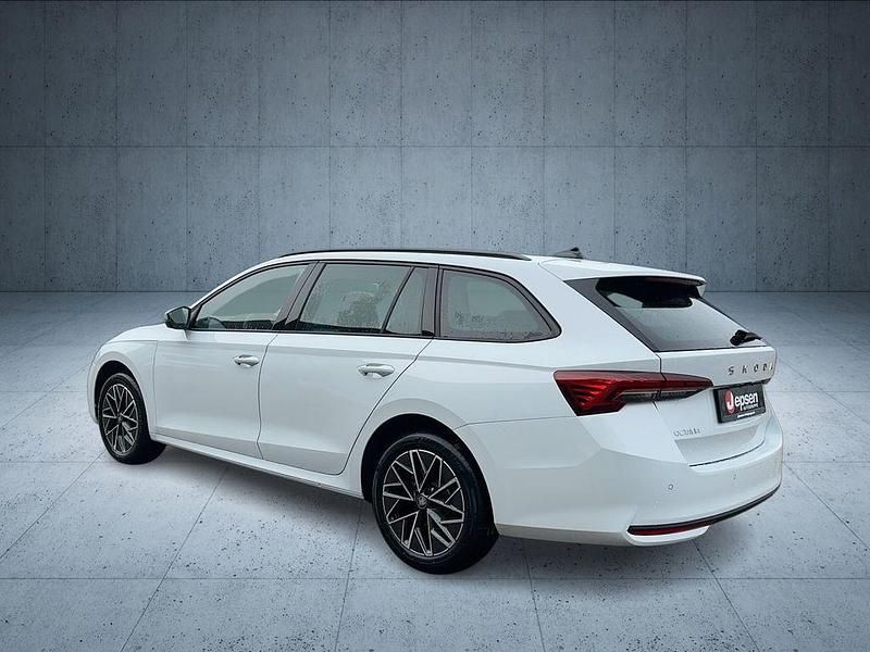 Neu Skoda Octavia 150 PS (110 kW) 2026 Moonweiß perleffekt Kombi