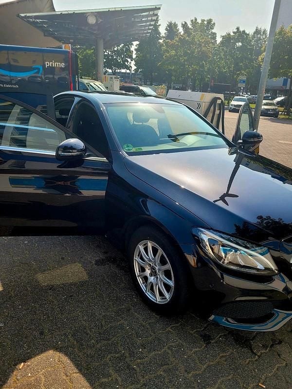 Schwarz Gebraucht 2018 Mercedes C180 Limousine | 17.350 € (Guter Preis) - Bild 1/4