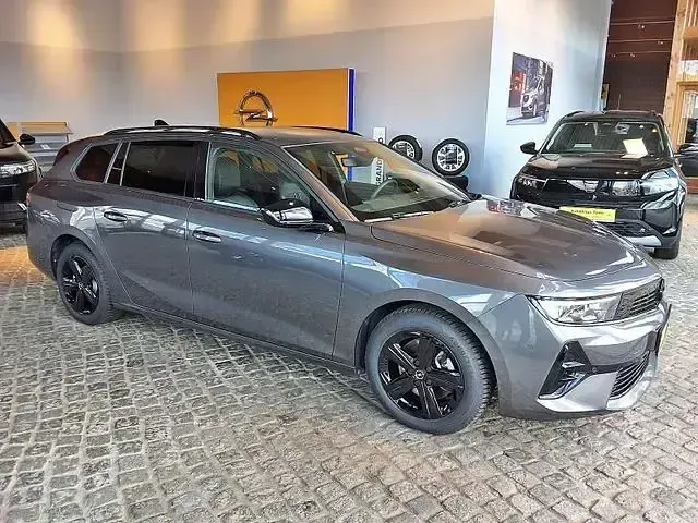 Używany Opel Astra 131 KM (96 kW) 2024 Szary Hatchback