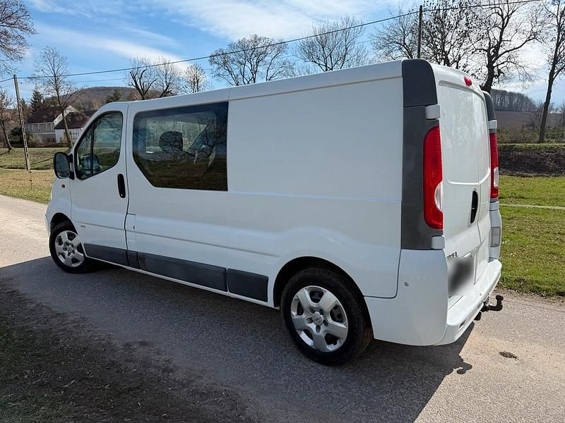 Gebraucht Opel Vivaro 115 PS (84 kW) 2008 Weiß Van / Kleinbus