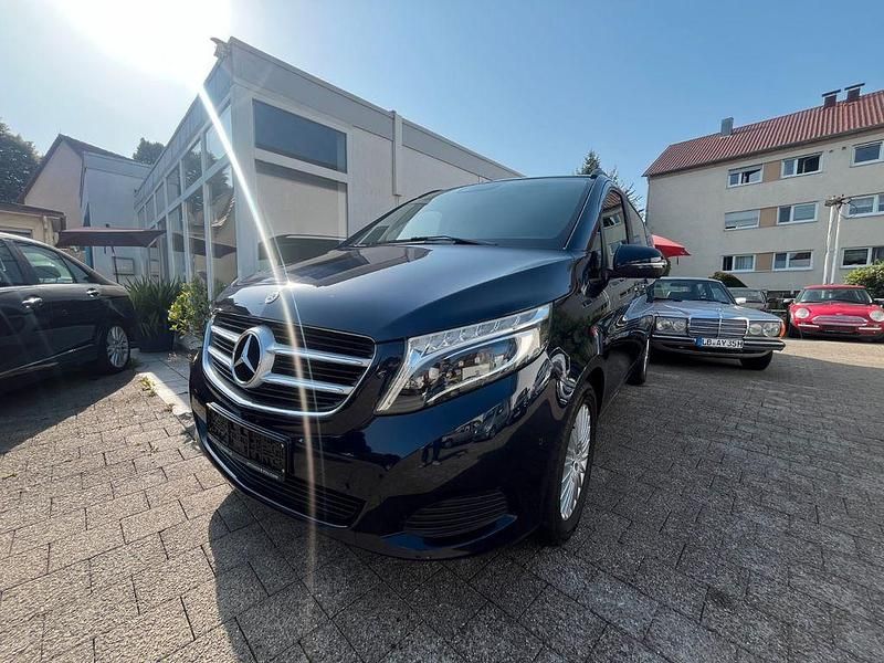 Cavansitblau Gebraucht 2018 Mercedes V220 Edition Van / Kleinbus | 37.950 € (Fairer Preis) - Bild 1/4