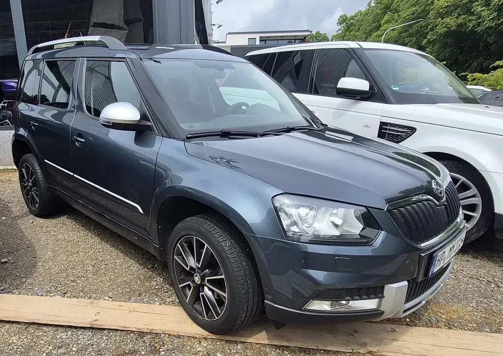 Gebraucht Skoda Yeti Ambition 150 PS (110 kW) 2016 Blau SUV