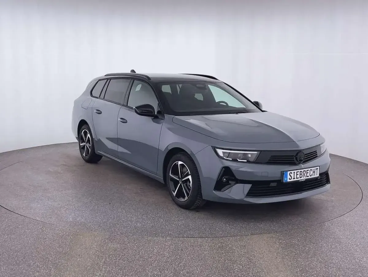 Neu Opel Astra 131 PS (96 kW) 2026 Grau Kombi
