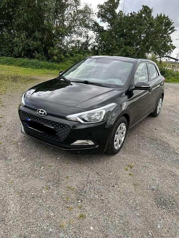 Schwarz Gebraucht 2017 Hyundai i20 Classic Kleinwagen | 6.790 € (Guter Preis) - Bild 1/4