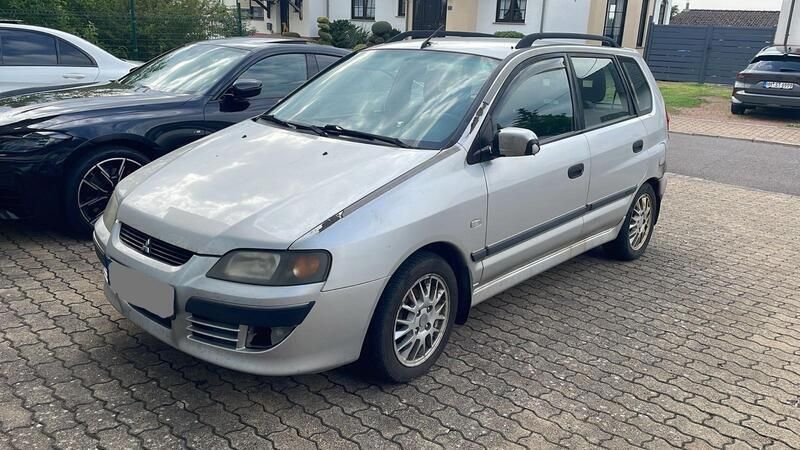 Silber Gebraucht 2003 Mitsubishi Space Star Van / Kleinbus | 1.000 € - Bild 1/4