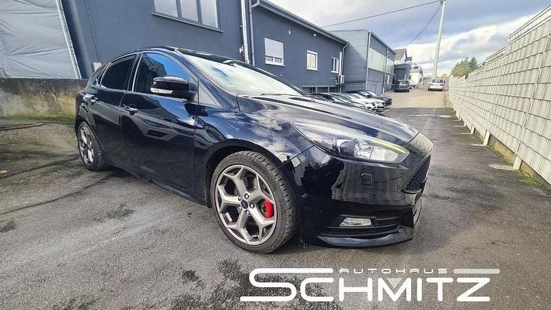 Schwarz Gebraucht 2018 Ford Focus ST Limousine | 15.850 € (Guter Preis) - Bild 1/4
