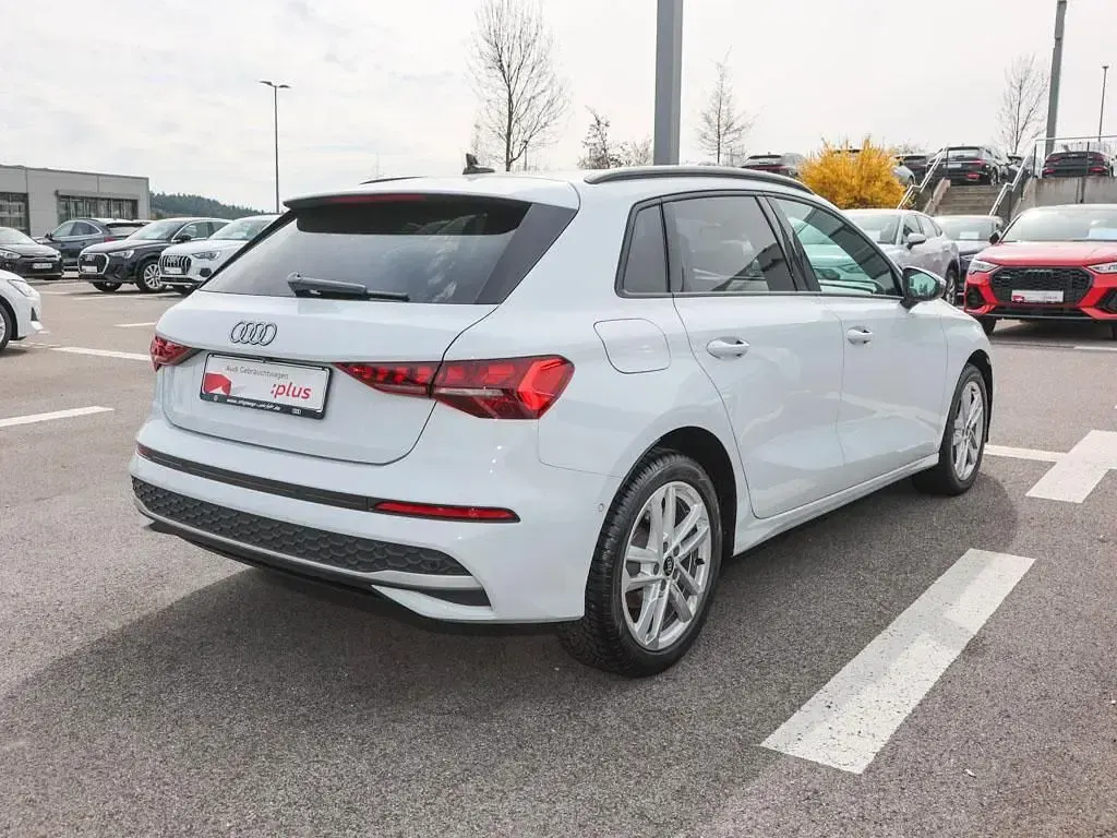 Gebraucht Audi A3 Ambiente 116 PS (85 kW) 2025 Gletscherweiß metallic Limousine