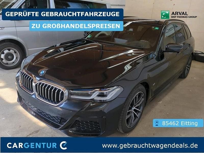 Black sapphire Gebraucht 2021 BMW 520 M Sport Kombi | 37.897 € (Fairer Preis) - Bild 1/2