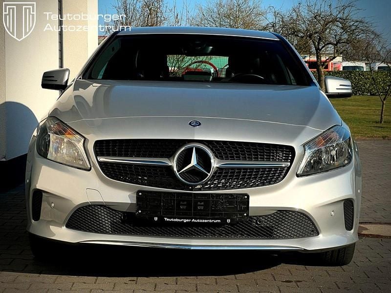 Gebraucht Mercedes A180 122 PS (89 kW) 2016 Silber Kleinwagen