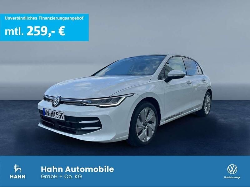 Weiß Gebraucht 2024 VW Golf VIII Life Limousine | 25.990 € (Fairer Preis) - Bild 1/4