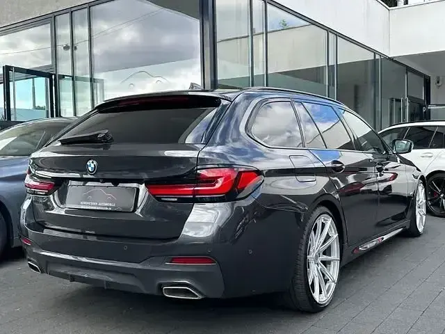 Gebraucht BMW 530 M Sport 245 PS (180 kW) 2022 Grau Kombi