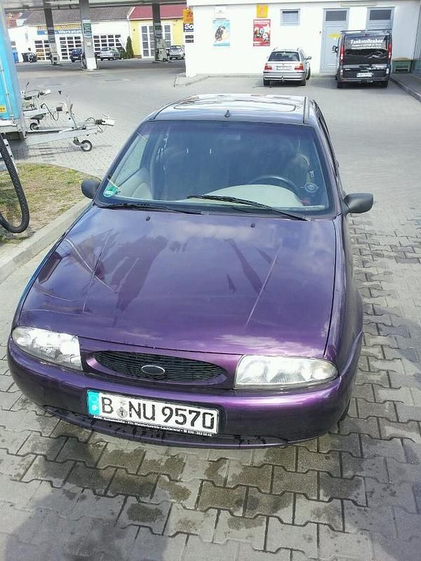 Gebraucht Ford Fiesta Style 60 PS (44 kW) 1999 Violett metallic Kleinwagen