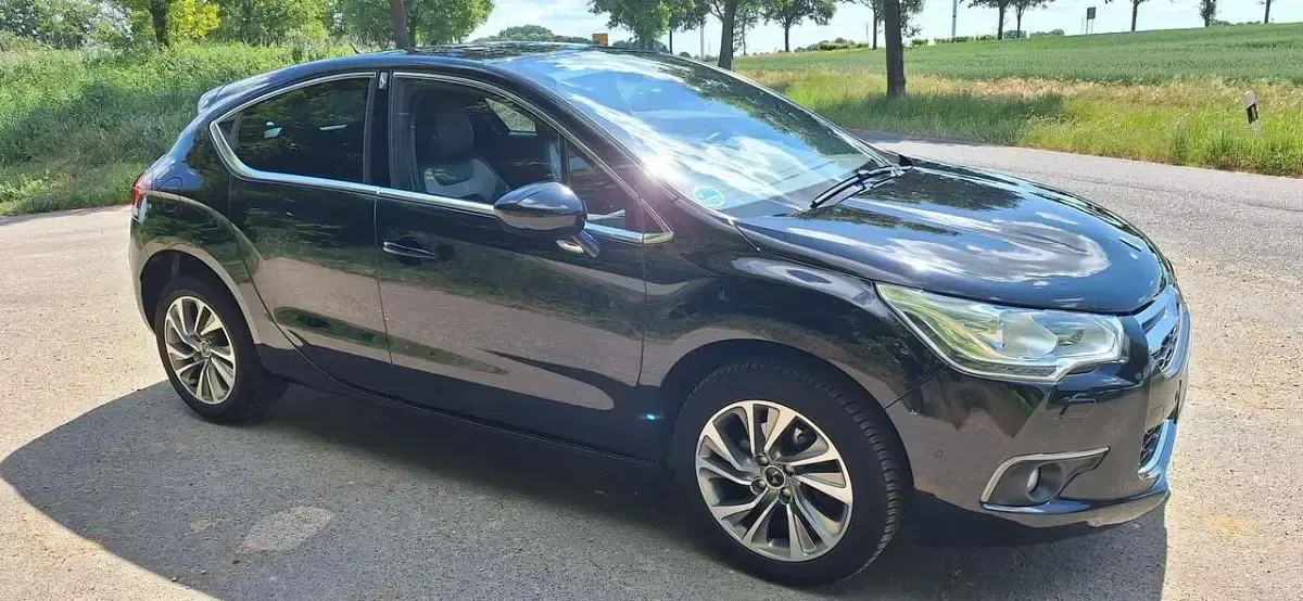 Gebraucht Citroën DS4 PureTech 131 PS (96 kW) 2015 Schwarz Kleinwagen