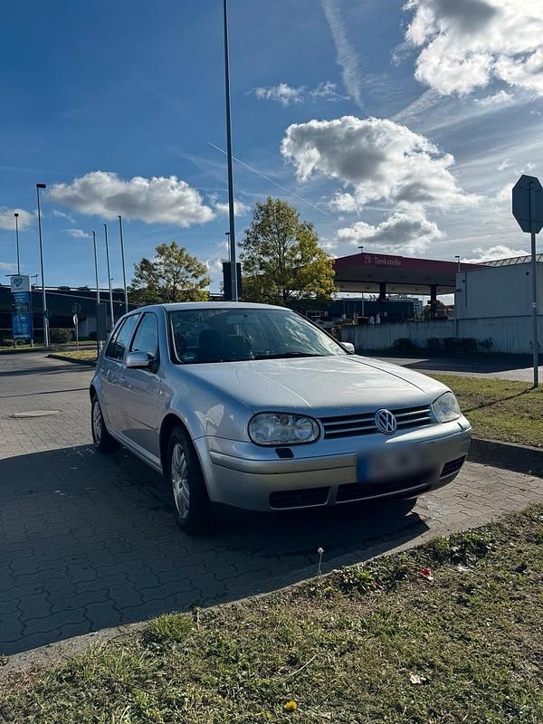 Silber Gebraucht 2001 VW Golf IV Basis Kleinwagen | 1.900 € (Fairer Preis) - Bild 1/4