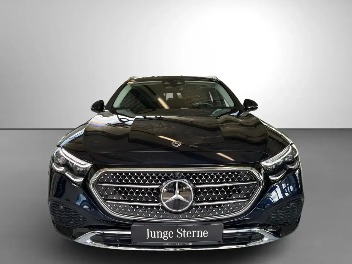 Gebraucht Mercedes E300 197 PS (144 kW) 2025 Blau Limousine