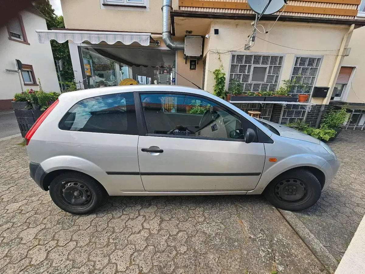 Gebraucht Ford Fiesta 60 PS (44 kW) 2005 Grau Kleinwagen
