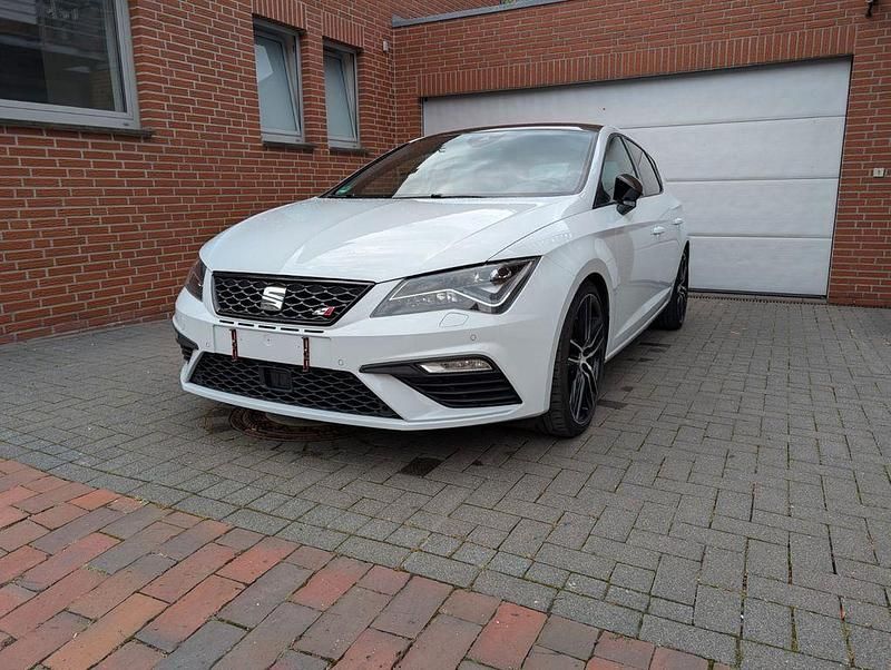 Weiß Gebraucht 2018 Cupra Leon Limousine | 20.900 € (Fairer Preis) - Bild 1/4