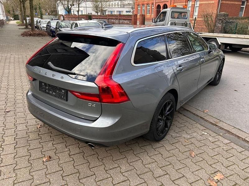 Gebraucht Volvo V90 Momentum 190 PS (139 kW) 2017 Grau Kombi