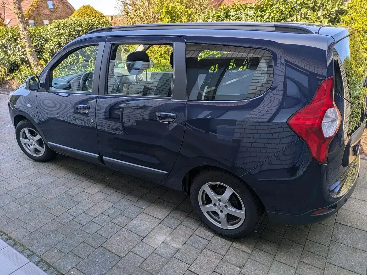 Gebraucht Dacia Lodgy Lauréate 106 PS (77 kW) 2017 Blau Van / Kleinbus