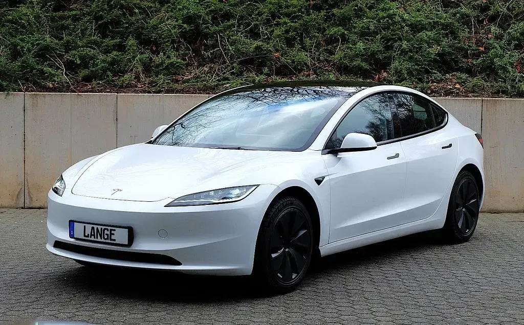 Gebraucht Tesla Model 3 RWD 208 kW (283 PS) 2024 Weiß perleffekt (metallic) Limousine